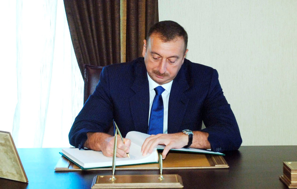 Prezident icra başçısını işdən çıxartdı